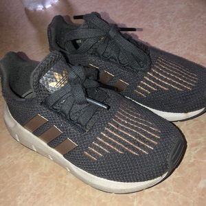 Gray addidas tennis shoes (toddler 9)